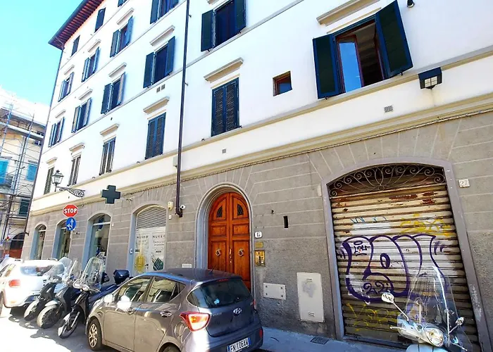 Leone Apartment